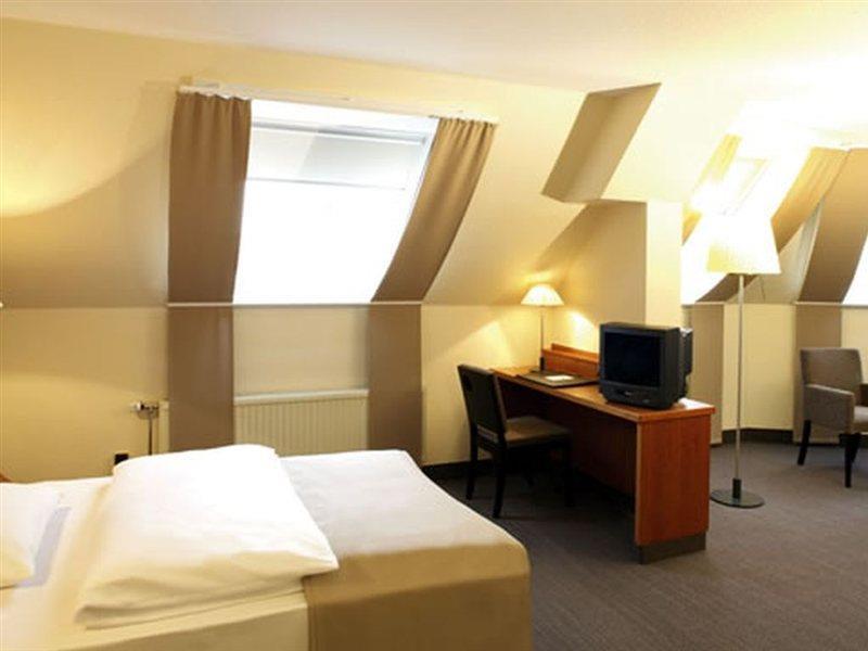 Spark By Hilton Stuttgart סינדלפינגן מראה חיצוני תמונה